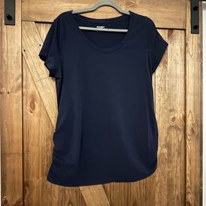 Fitted, ruched maternity tee